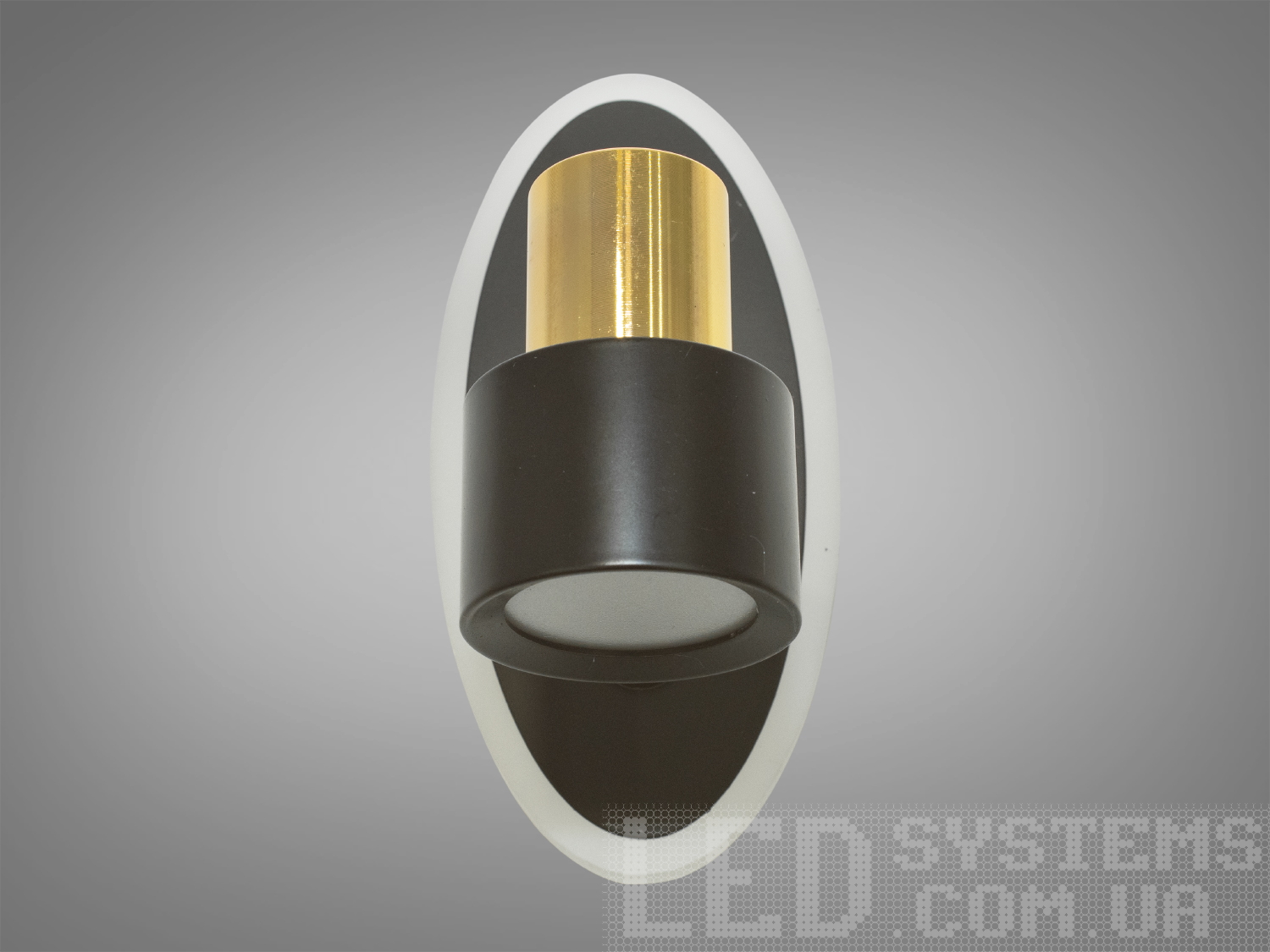 Компактний настінний світильник з чорним корпусом і золотистою трубкою, оснащений овальним LED кільцем для акцентного освітлення.