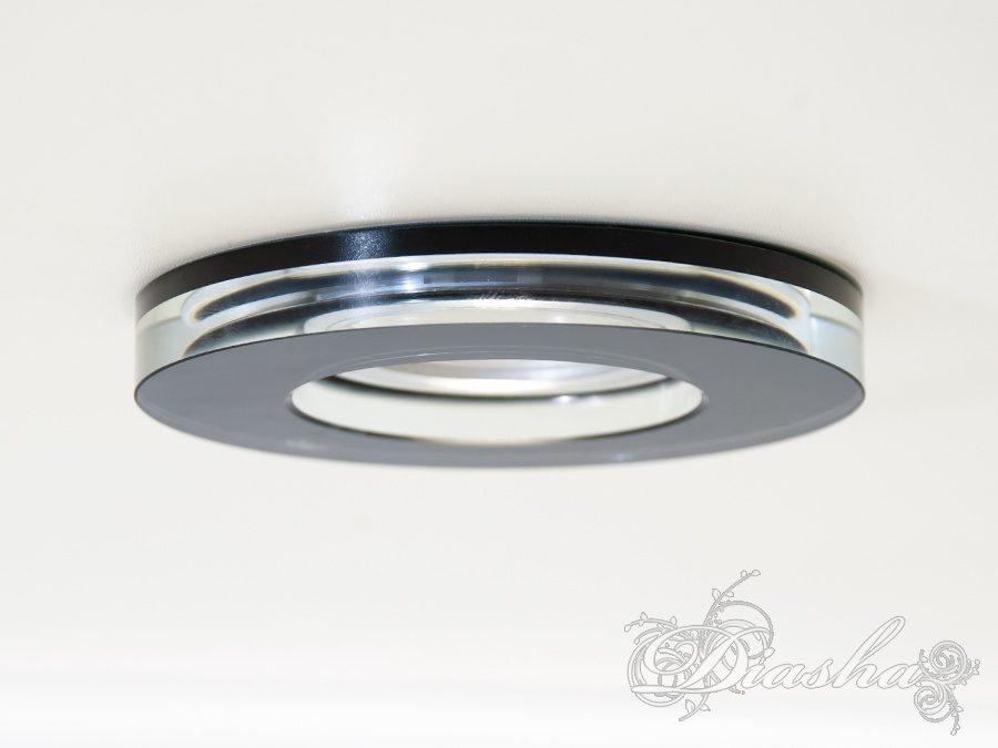 Точковий світильник SBT чорний з вбудованим LED підсвічуванням, підходить для створення акцентного або розсіяного світла в будь-якому інтер′єрі.