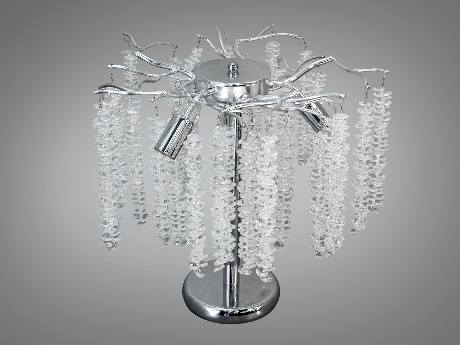 Лампа з каскадними кришталевими підвісками на гілкоподібних тримачах. Хромована поверхня підкреслює стиль, ідеальна для спальні.