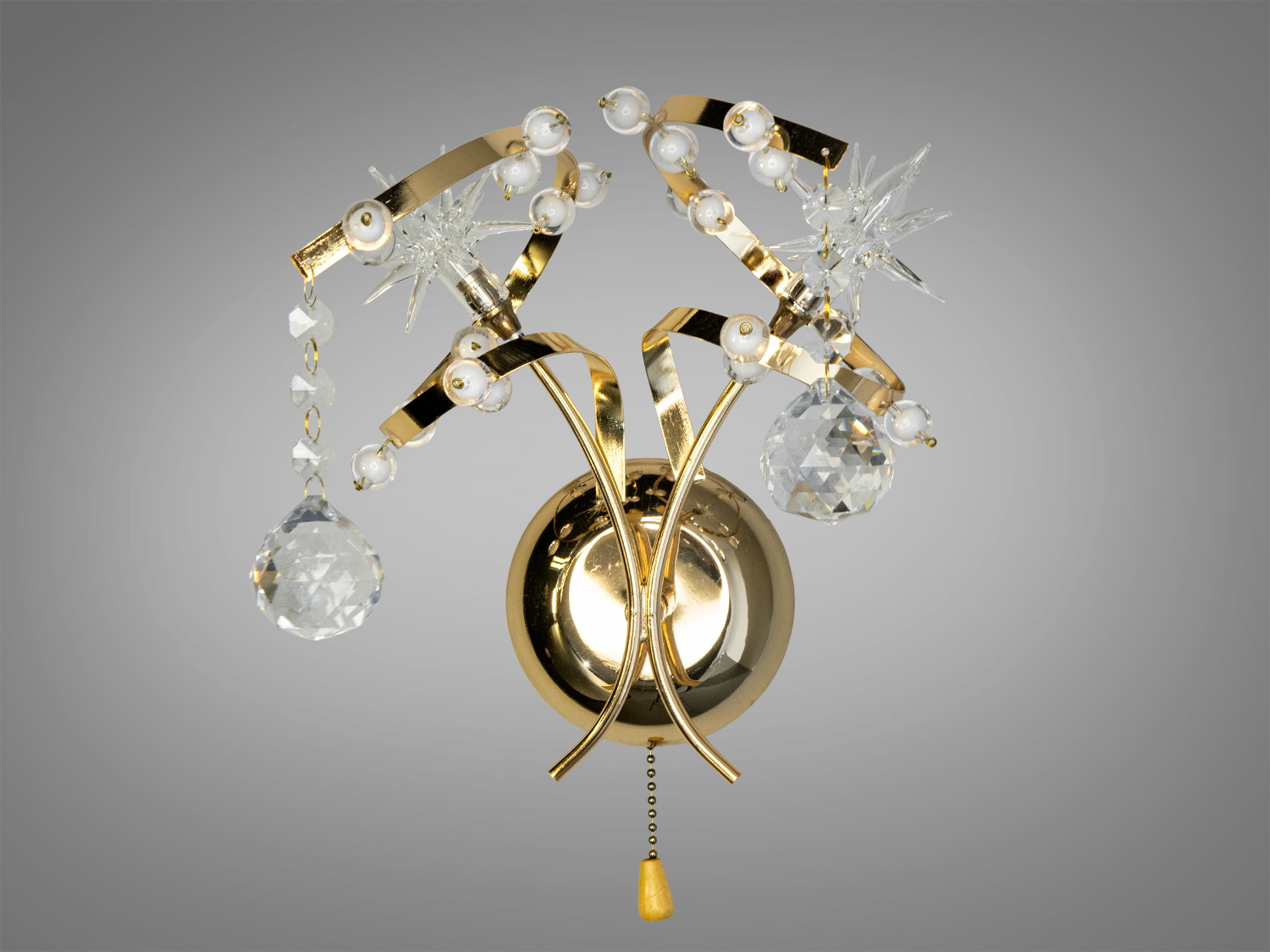 Настінне бра Diasha 6232-2G поєднує вишуканий дизайн з квітковими мотивами і кристалами, ідеальне для класичних інтер′єрів.