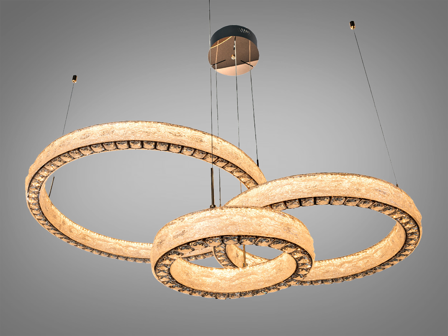 Стельовий світильник з трьома акриловими та кришталем кільцями, підвісний монтаж. Підходить для сучасного інтер′єру.