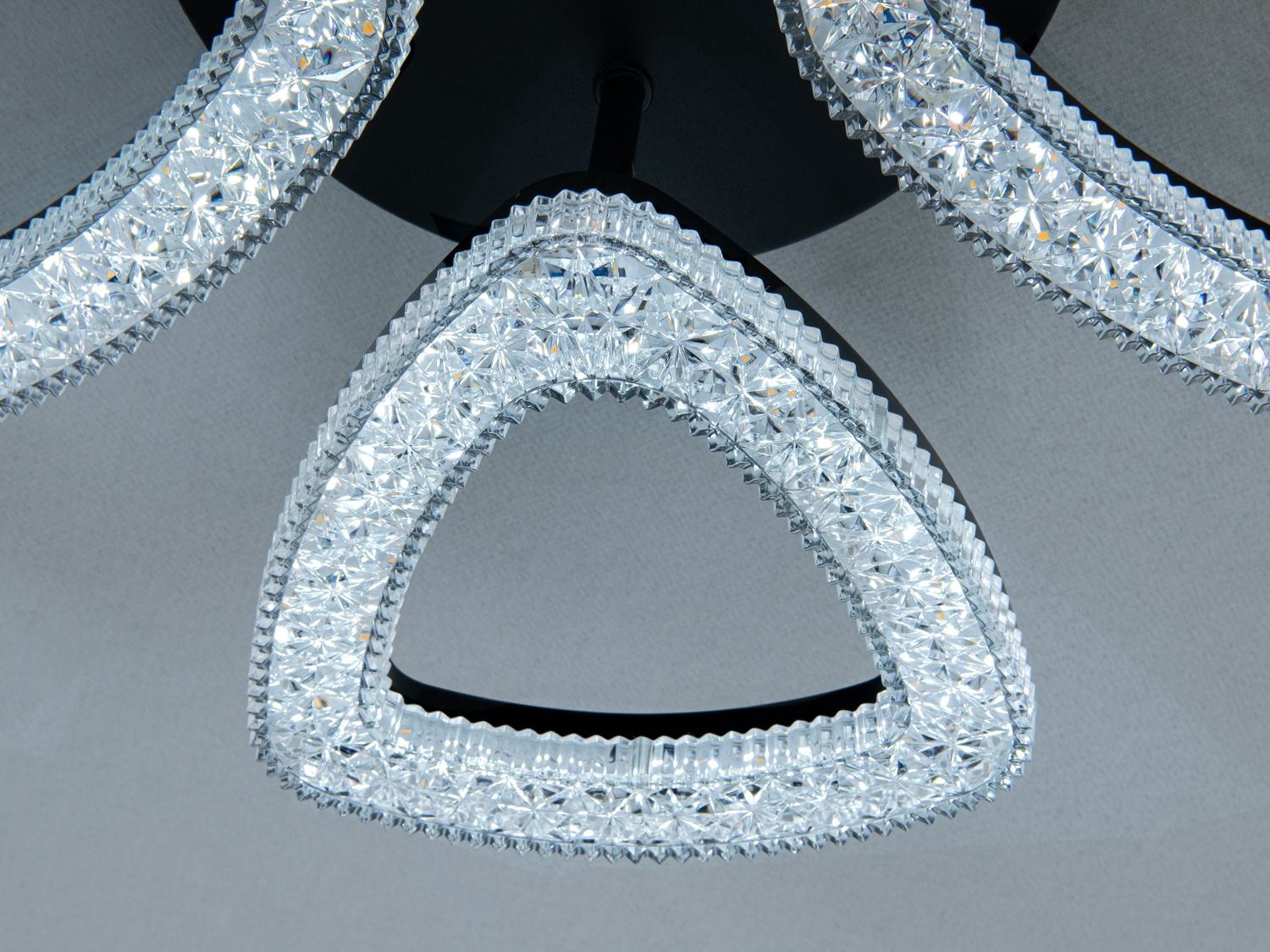 Стельова LED люстра Diasha чорна 53W пульт