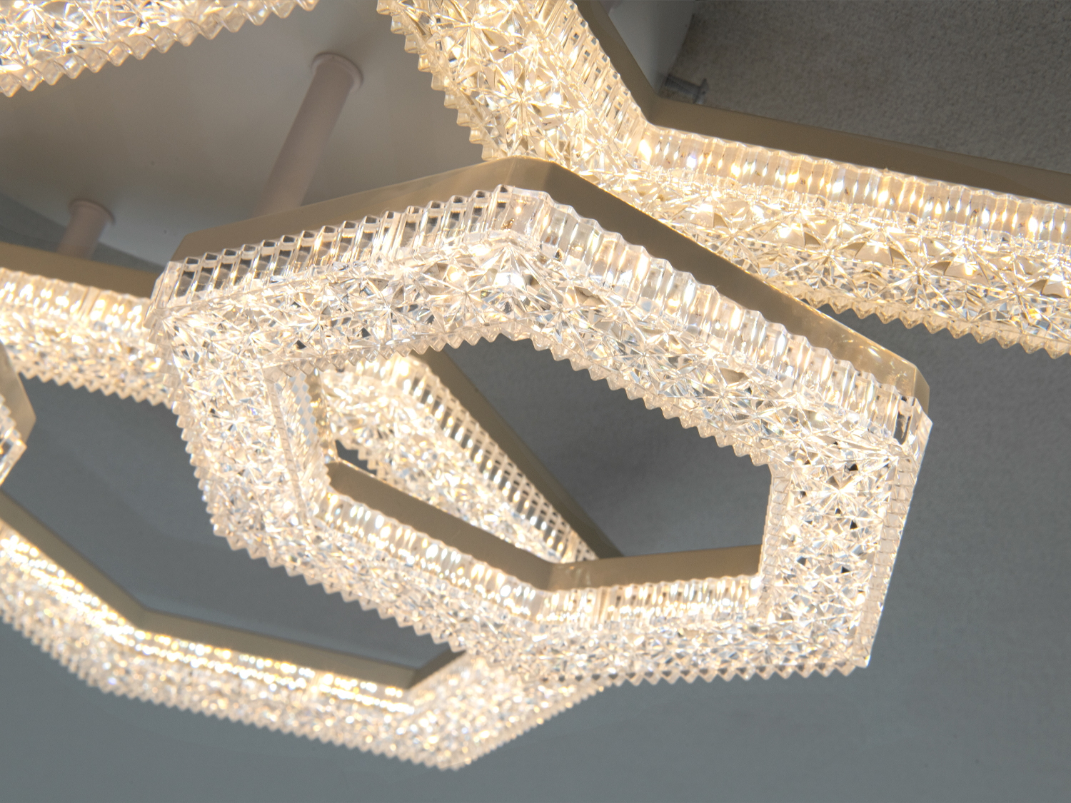 Стельова LED люстра біла 75W 6 модулів з пультом