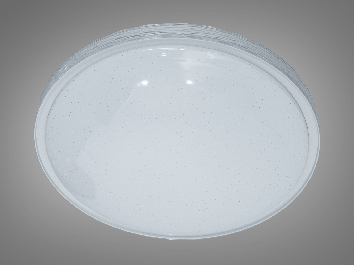 Лампа з текстурованим обідком, що додає вишуканості. Використовується для освітлення вітальні або спальні.