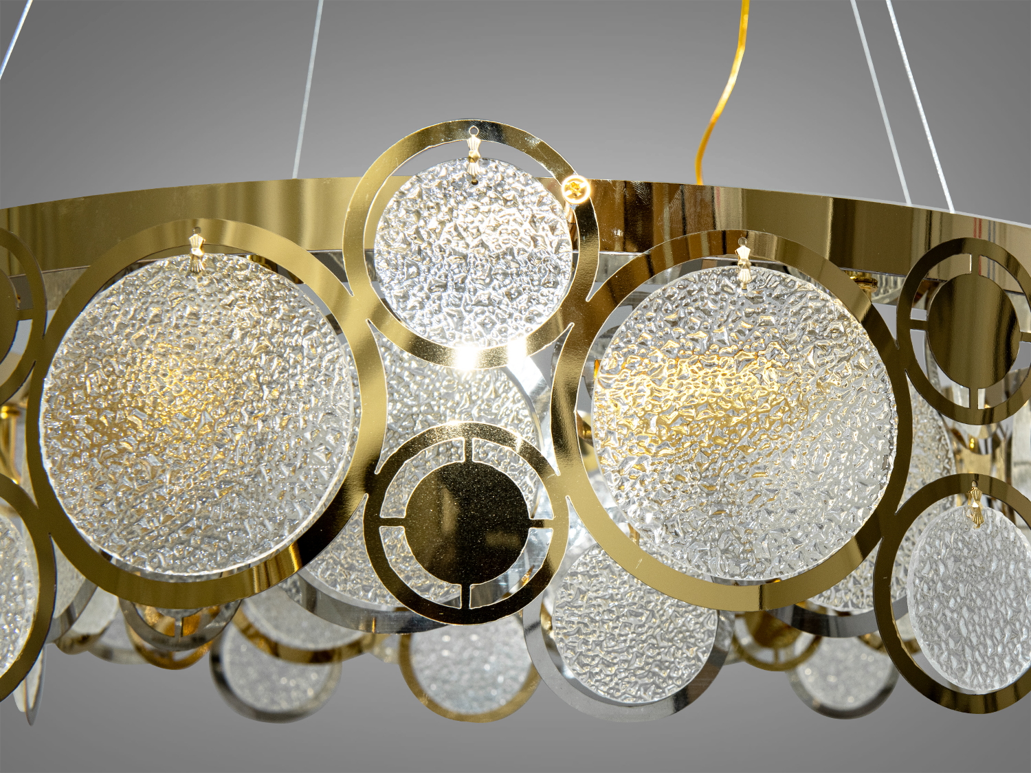 Колоритна люстра підвіс із скляними елементами, 8 ламп,  золото