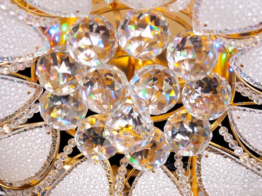 Кришталева люстра зі світлодіодним підсвічуванням