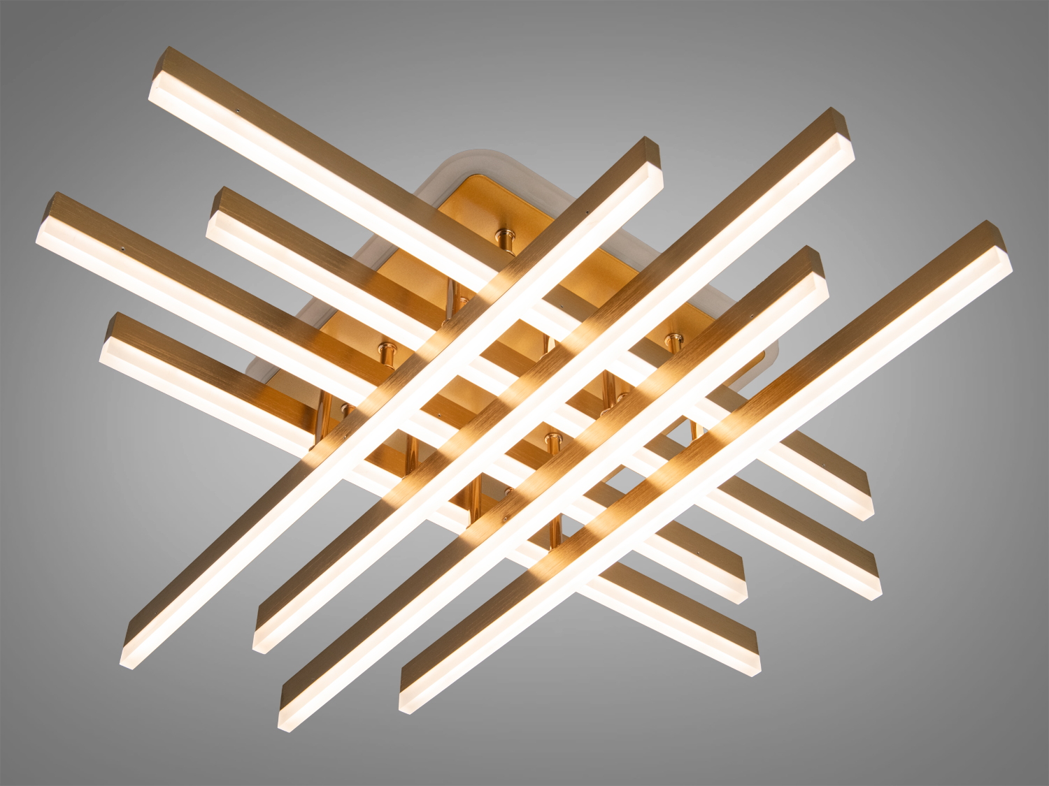 Світильник з перехресними планками, призначений для сучасного інтер′єру. Особливість — тепле біле світло.