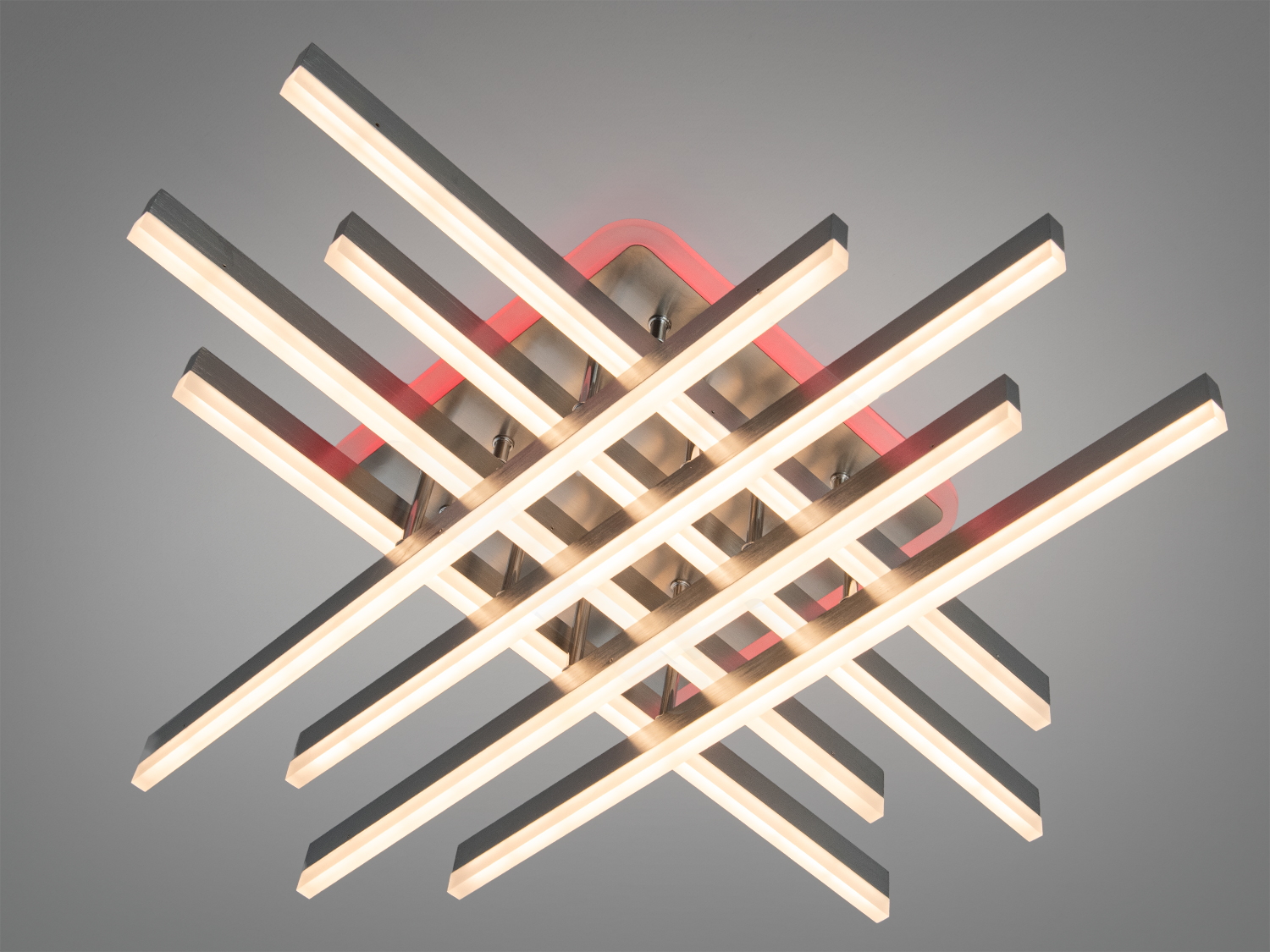 Стельовий світильник з теплим світлом, червона підсвітка, металевий каркас, ідеально для вітальні.