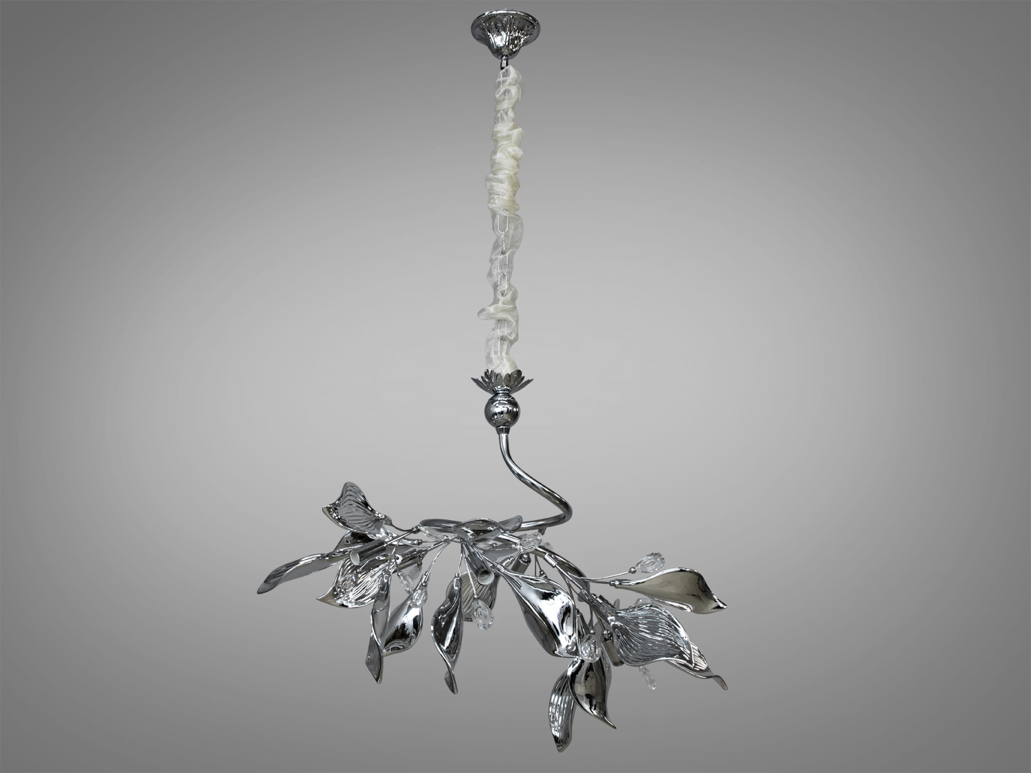 Люстра з металевими листками, підвішена на довгому шнурі, прикрашена кришталевими підвісками, що додають елегантності, ідеальна для високих стель.