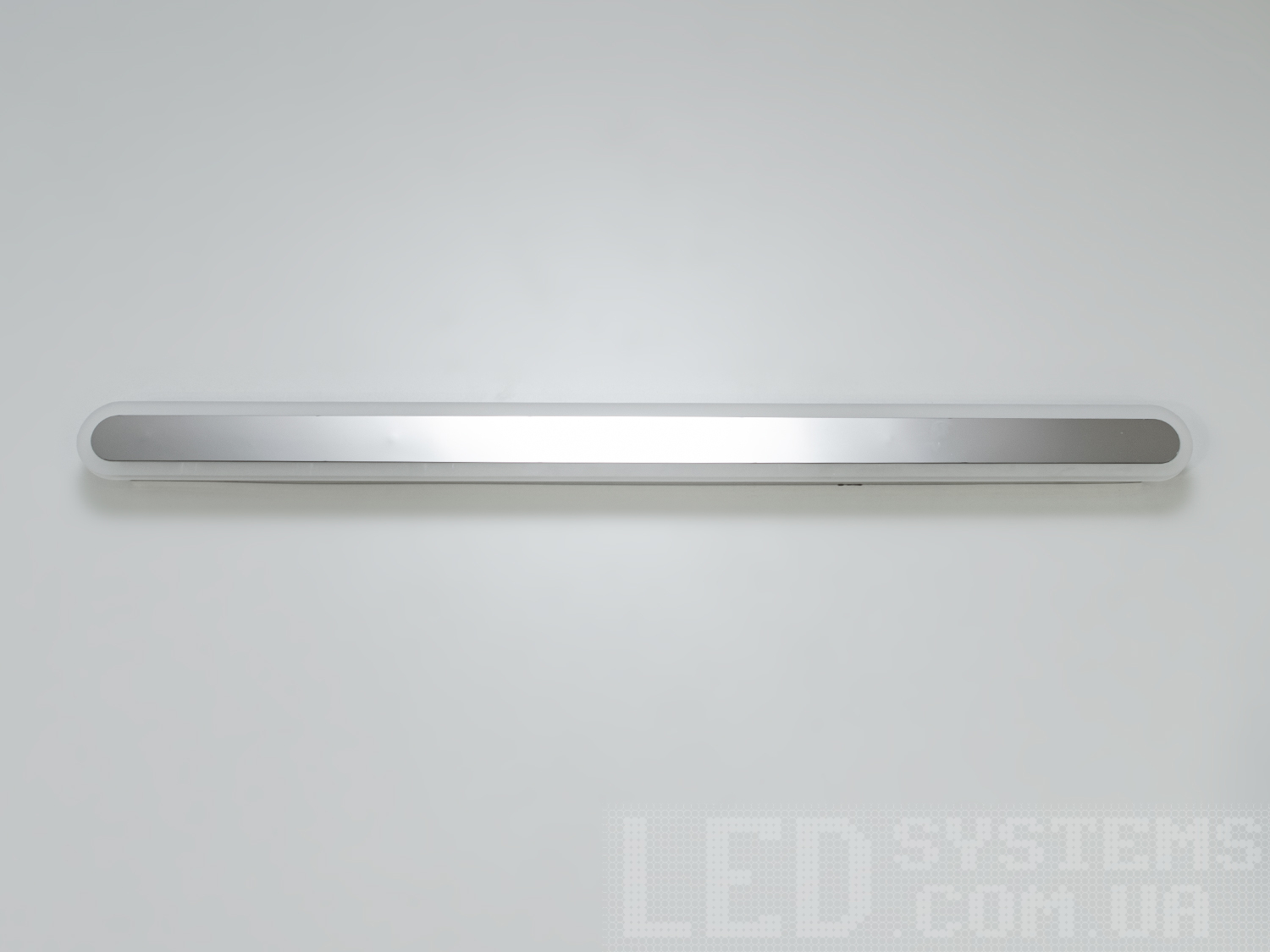 Світильник-планка з LED підсвічуванням з незвичайним виконання плафонів, що обрамляють LED лампи. LED світильник є ідеальним рішенням для акцентного (елементного) підсвічування в інтер'єрі - підсвічування дзеркал, картин, стінних ніш, особливих деталей інтер'єру і є не просто утилітарним світильником як звичайне лінійне підсвічування. Світильник має унікальні світлодіодні енергозберігаючі лампи. Які за дуже низької споживаної потужності створюють потужний світловий потік. Витончені накладні світлодіодні світильники призначені для створення яскравого світлодіодного освітлення з регульованою температурою кольору від теплого білого до холодного білого. Перемикання спектрів світіння світлодіодного світильника здійснюється простим вимкненням-вмиканням. Кріпиться до будь-яких видів поверхонь універсальним кріпленням-на планку. Світильник-планка з LED підсвічуванням з незвичайним виконання плафонів, що обрамляють LED лампи. LED світильник є ідеальним рішенням для акцентного (елементного) підсвічування в інтер'єрі - підсвічування дзеркал, картин, стінних ніш, особливих деталей інтер'єру і є не просто утилітарним світильником як звичайне лінійне підсвічування. Світильник має унікальні світлодіодні енергозберігаючі лампи. Які за дуже низької споживаної потужності створюють потужний світловий потік. Витончені накладні світлодіодні світильники призначені для створення яскравого світлодіодного освітлення з регульованою температурою кольору від теплого білого до холодного білого. Перемикання спектрів світіння світлодіодного світильника здійснюється простим вимкненням-вмиканням. Кріпиться до будь-яких видів поверхонь універсальним кріпленням-на планку.