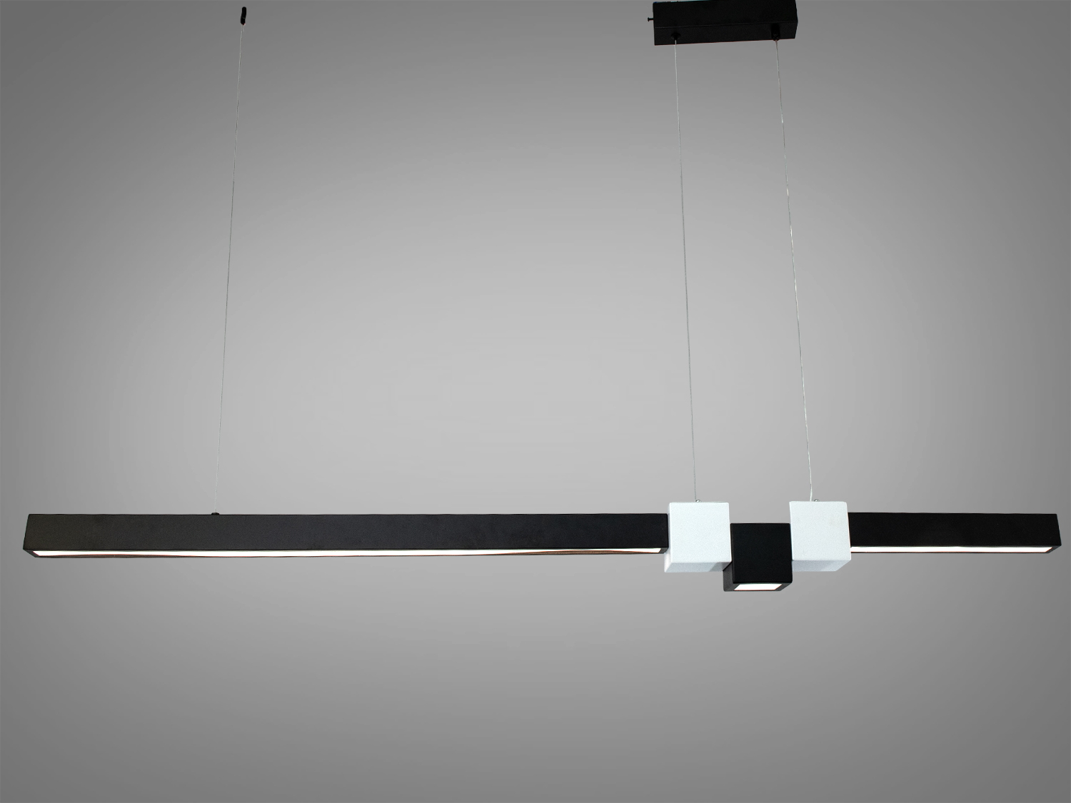 Лінійний LED підвіс 28 Вт у чорному кольорі для рівномірного освітлення до 5 м². Керування від настінного вимикача. Підійде для кухні, вітальні, офісу.