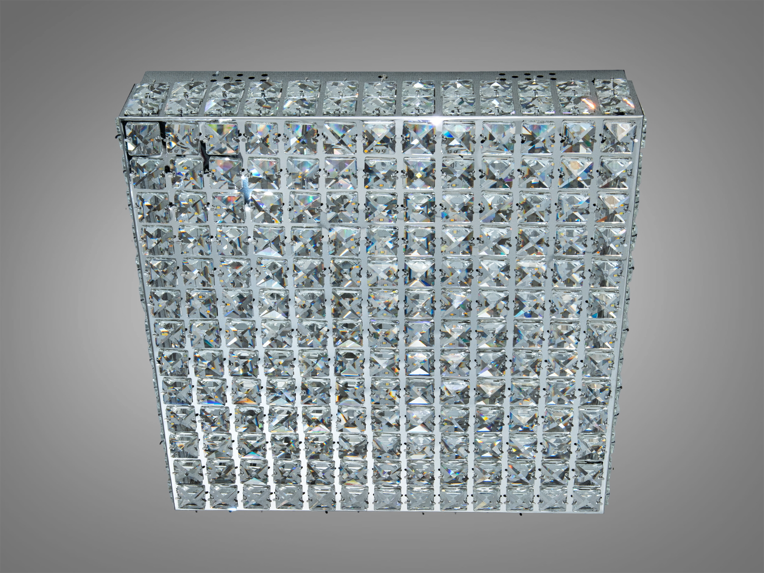 Світильник квадратної форми з прозорими кристалами, ідеальний для декоративного освітлення.