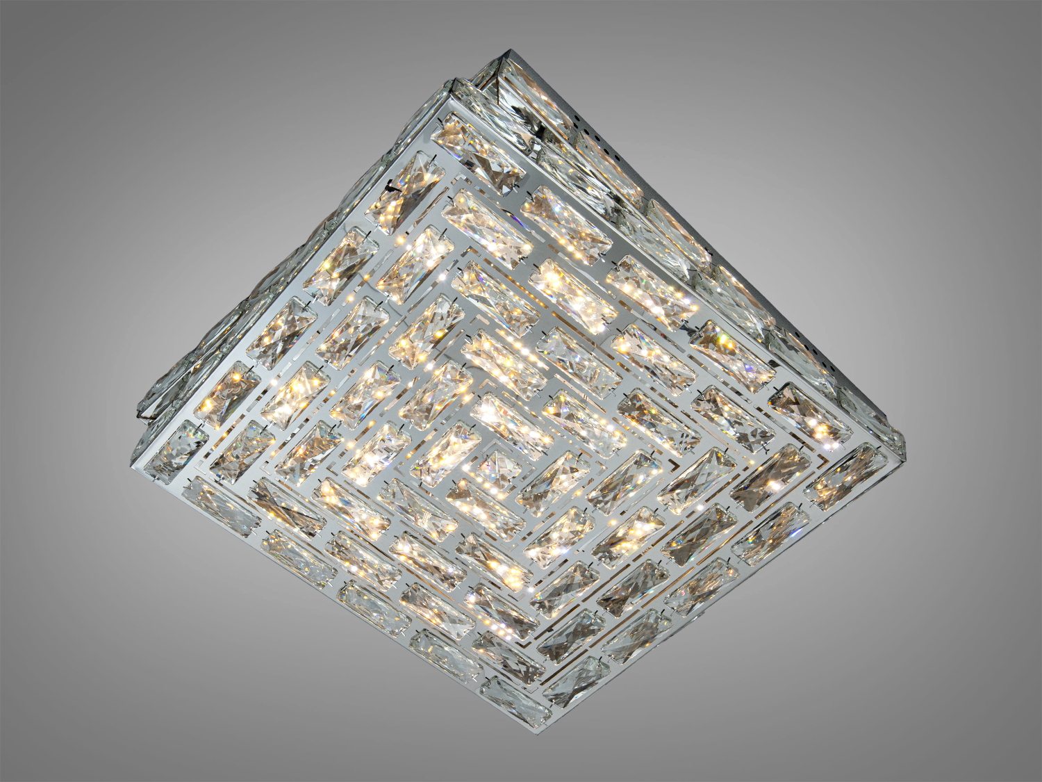 Декоративний світильник у формі ромба з кристалами, створює ефектний акцент у приміщенні.