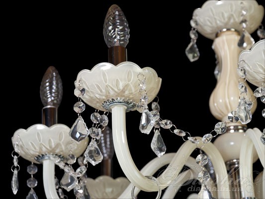 Класична люстра з світло-жовтого скла