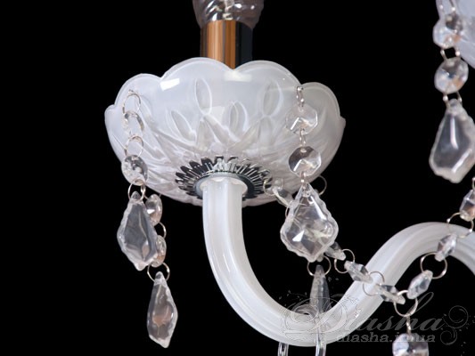 Класичне бра з білого скла