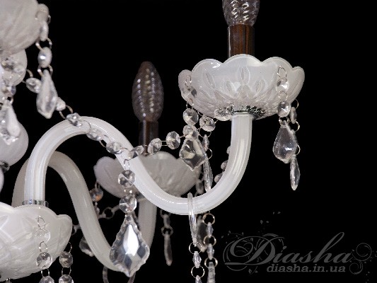 Класична люстра з білого скла