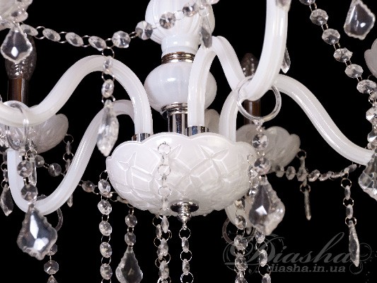 Класична люстра з білого скла