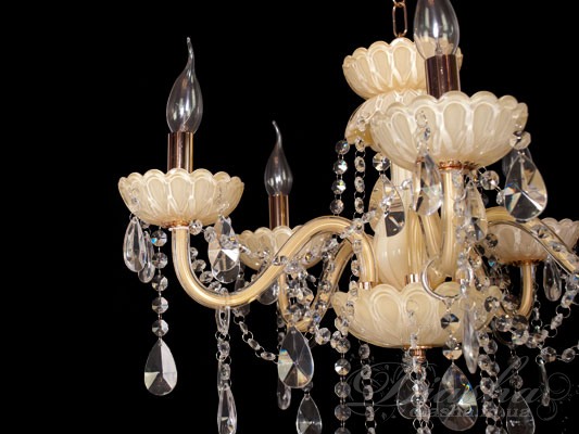 Класична люстра з кремового скла