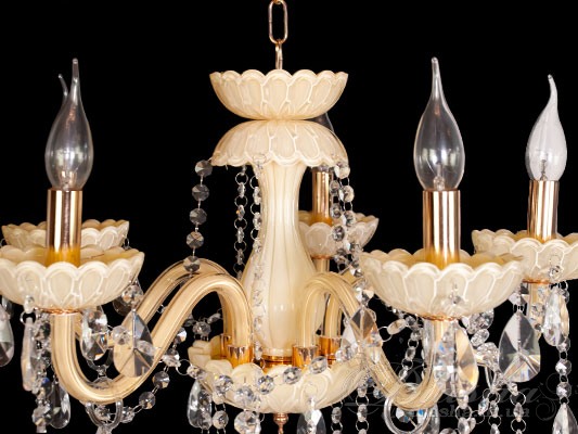 Класична люстра з кремового скла