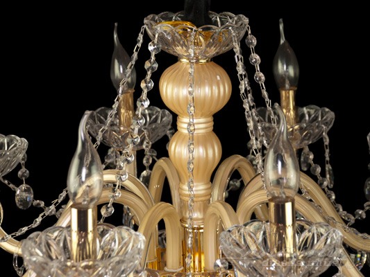 Классическая люстра