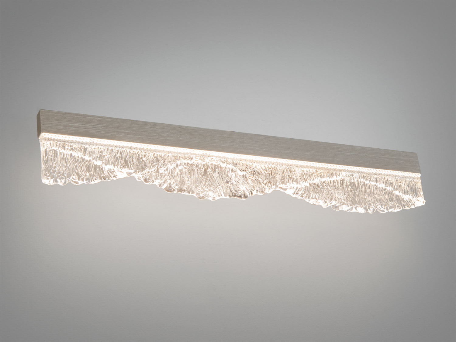 Настінний світильник з прозорого скла, хвилястий дизайн, підходить для освітлення сучасних приміщень, створює нейтральне біле світло.