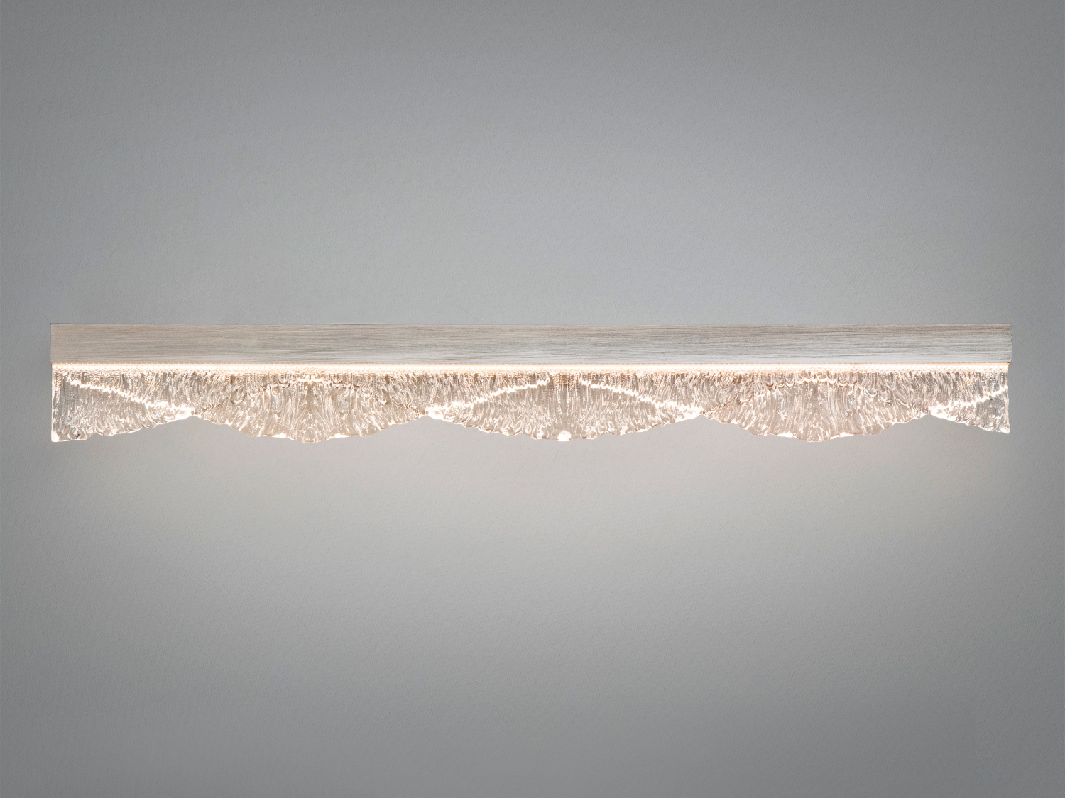 Настінне LED бра-планка 16 Вт у кольорі золота з рифленим прозорим склом. М’яке акцентне світло для спальні, вітальні, коридору у стилі мінімалізм.