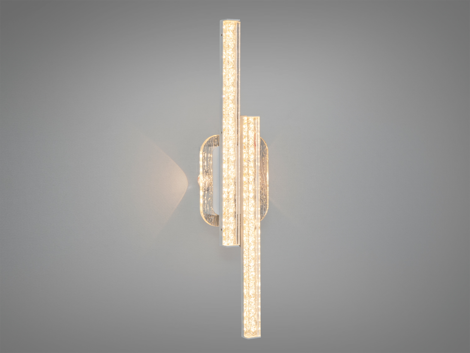 Світильник для настінного монтажу з прозорими акриловими елементами, що створюють ефект розсіяного світла.