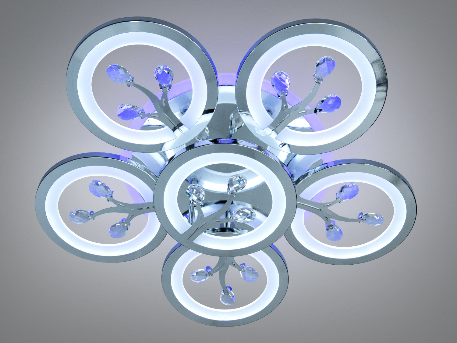 Конструкція світлодіодної люстри світильника створює ілюзію легкості та природної краси, додаючи приміщенню атмосферу затишку та елегантності. 