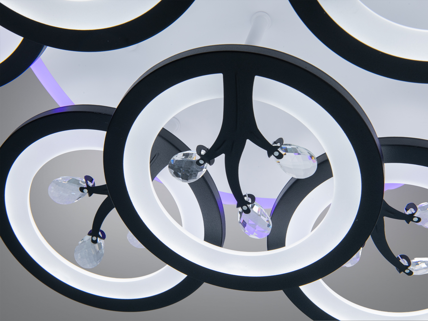 Стельова LED люстра чорна 140Вт 9 кілець пульт