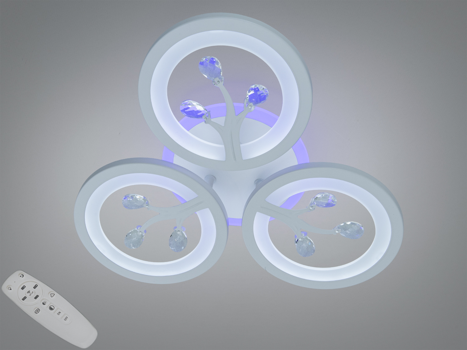 Стельова LED-люстра Diasha, біла, 50W, 3 модулі. Пульт, димер і триколірне світло для кімнат до ≈9 м². Кришталевий декор, накладний монтаж.