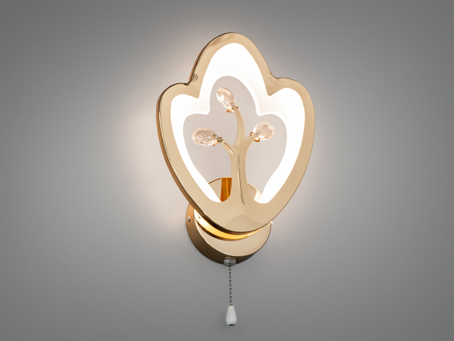 Настінний світильник з теплим білим світлом, квадратний дизайн, хромована поверхня. Підходить для спальні.