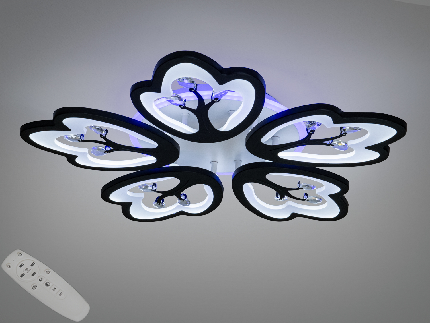 Світильник у формі квітки з п′ятьма пелюстками, чорний контур, біле світло, дистанційне керування, підходить для сучасних інтер′єрів.