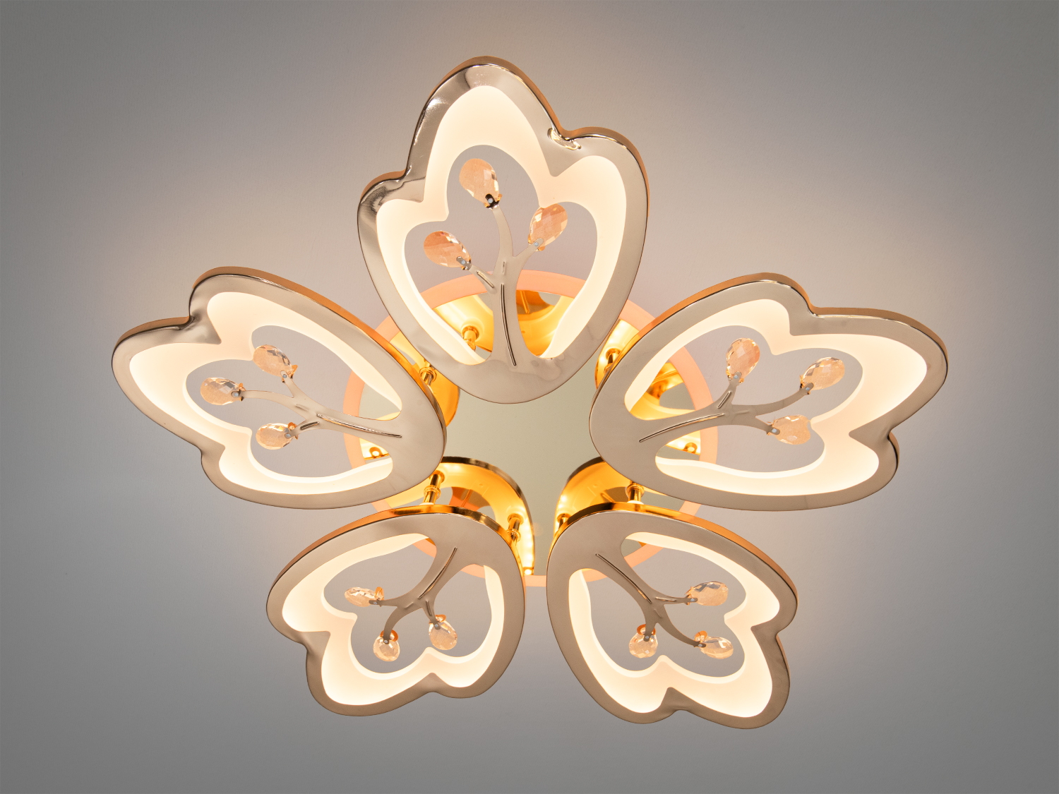 Стельовий світильник у формі квітки з теплим світлом та декоративними кристалами. Підходить для сучасного інтер′єру.