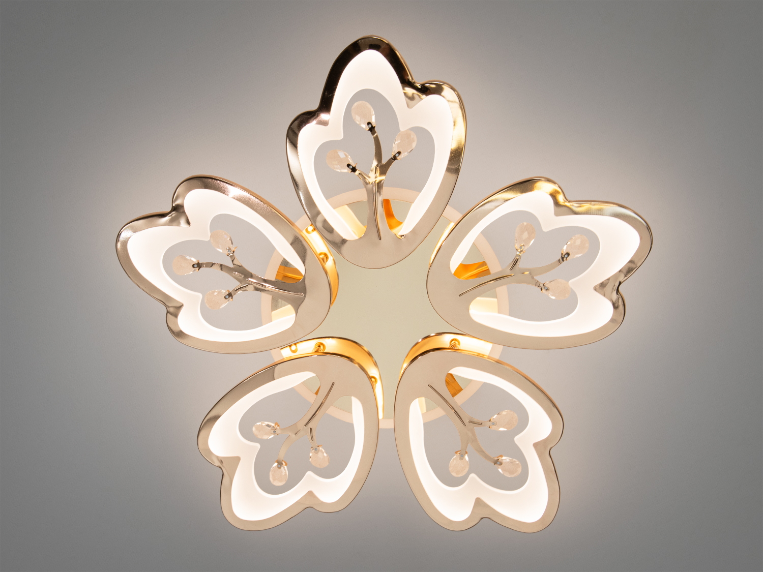 Стельовий світильник у формі квітки з білим світлом та кристалами. Ідеальний для монтажу у вітальні.