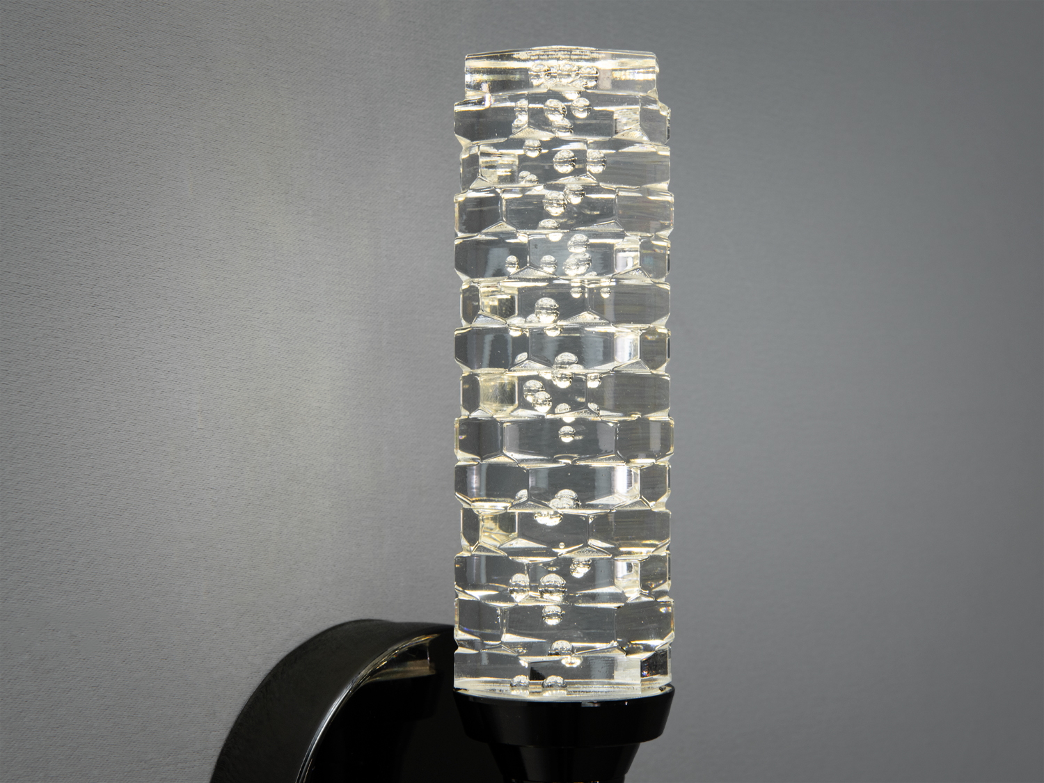 Горизонтальний світильник для стелі, з двома кришталевими трубками. Підходить для освітлення коридорів.