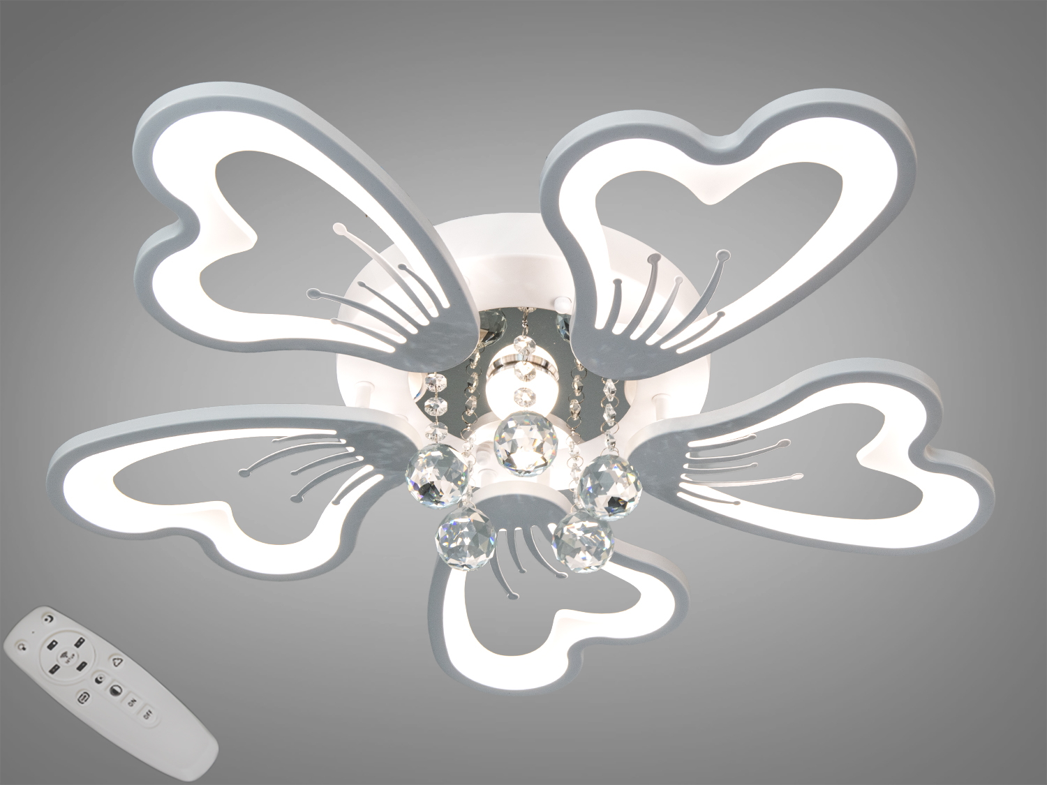 Світильник у формі метелика з пультом, виконаний у сучасному стилі. Прозорі підвіски додають елегантності, підходить для вітальні.