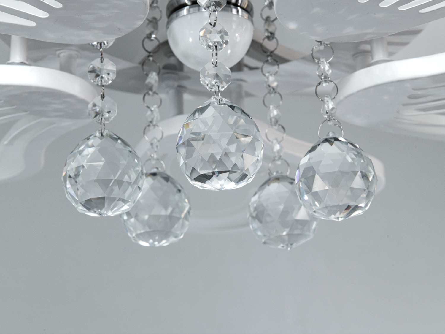 Стельова LED люстра біла 5 пелюсток 75Вт димер