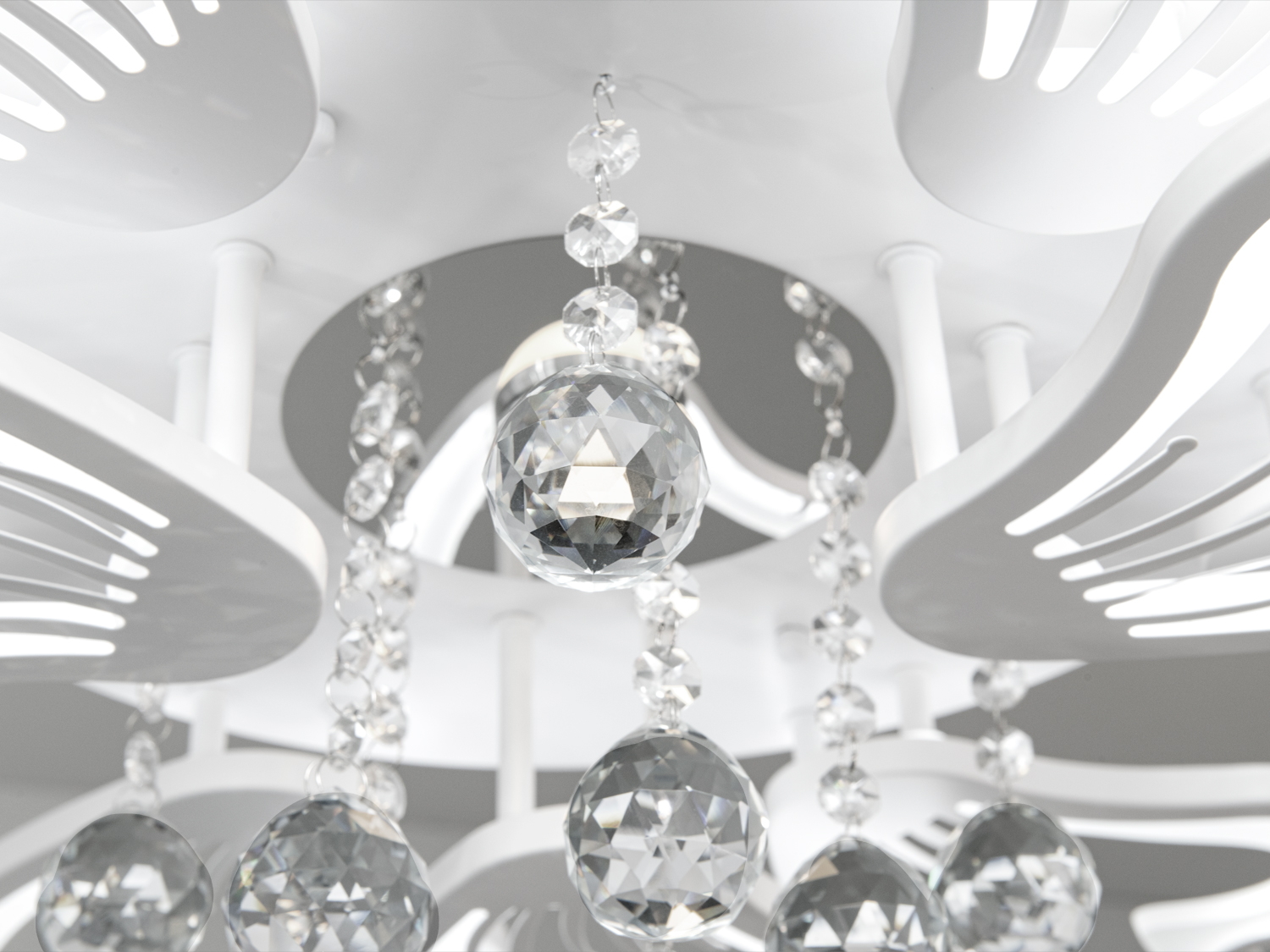 Стельова LED люстра біла 6+3 пелюсток пульт 135Вт