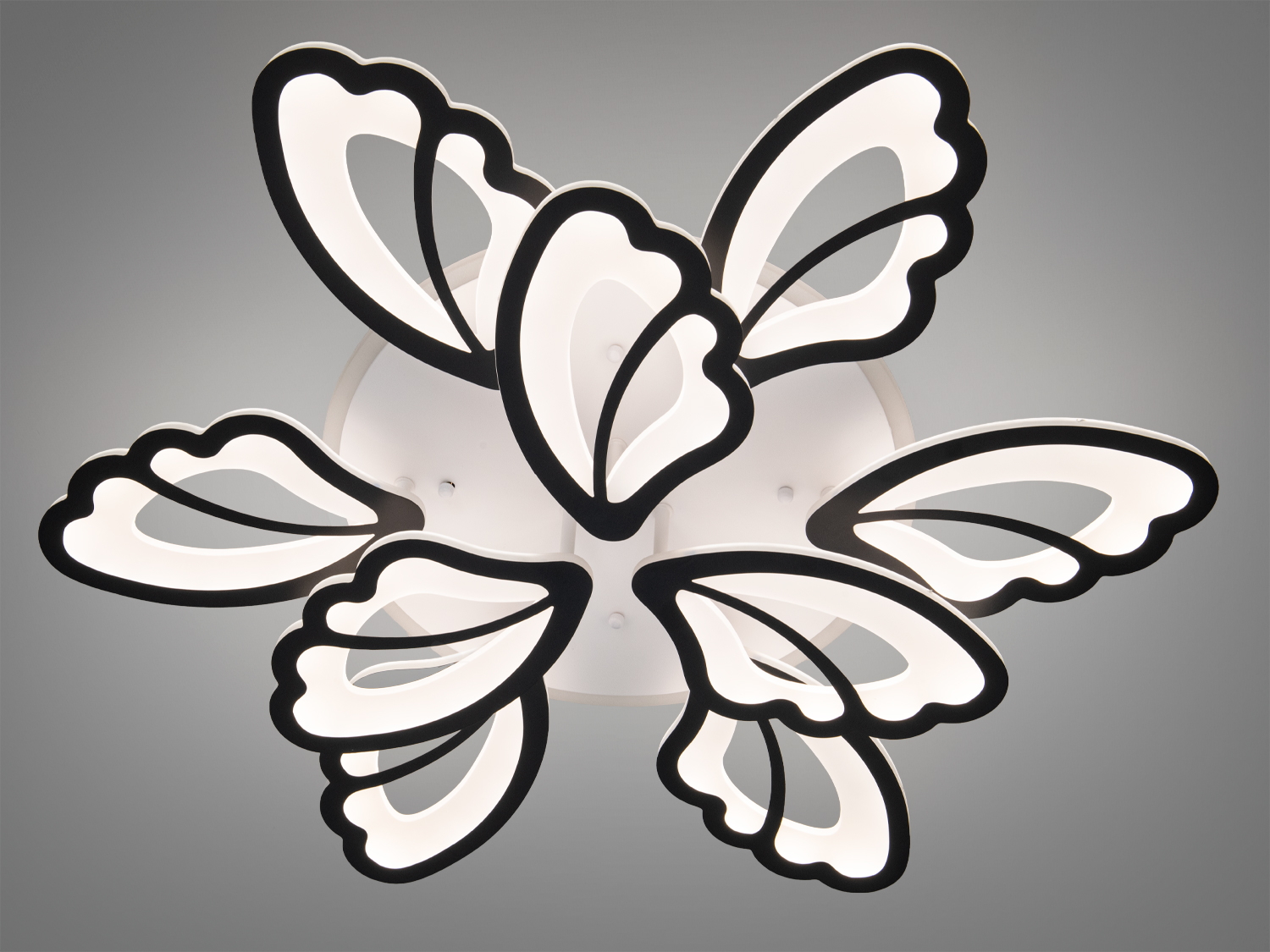 Світильник у формі квітки з білим світлом та пультом керування. Ідеальний для мінімалістичних просторів.