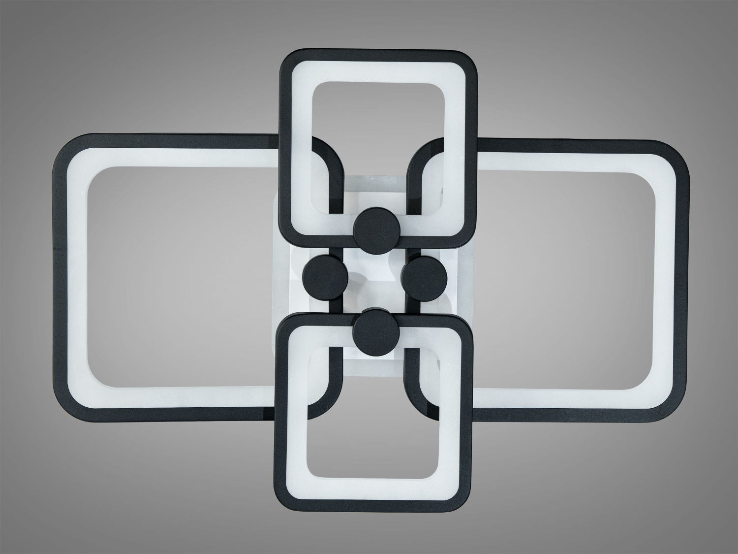 Геометрична стельова лампа з контрастними чорними рамами. Підходить для сучасних інтер′єрів з акцентом на стиль.