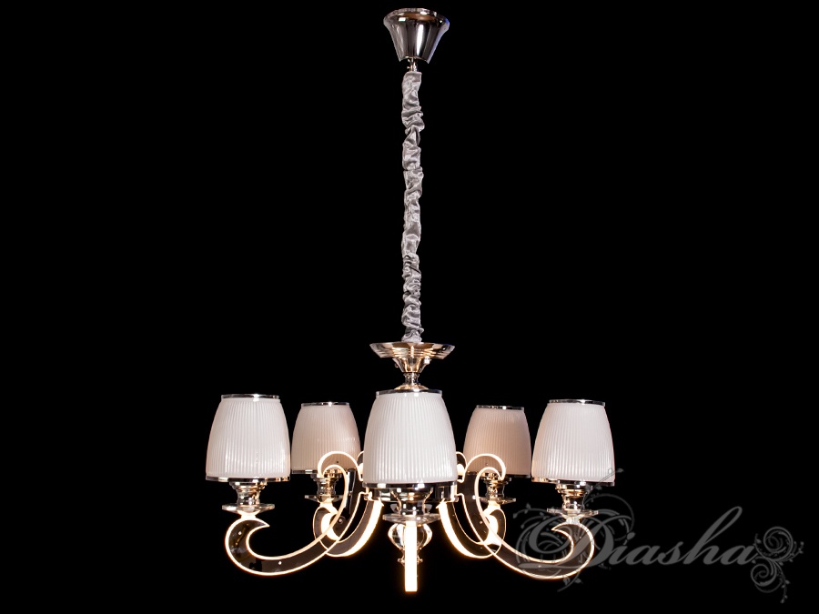 Класична кришталева люстра зі світними ріжками