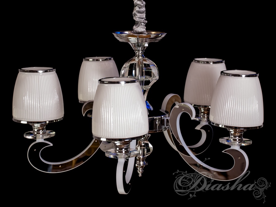 Класична кришталева люстра зі світними ріжками