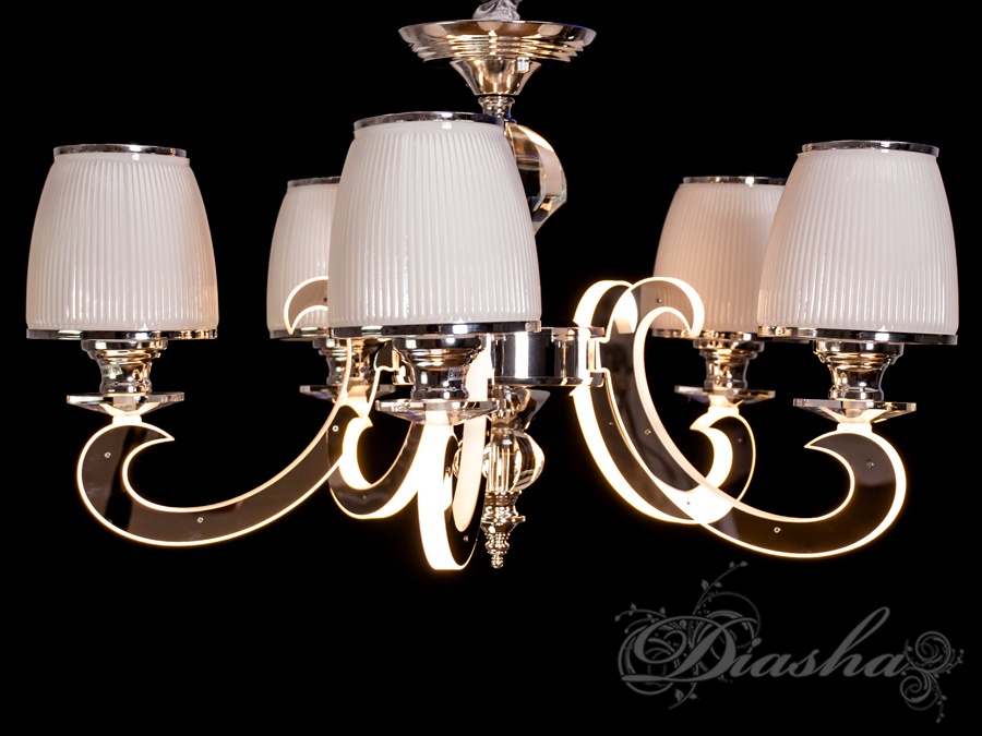 Класична кришталева люстра зі світними ріжками