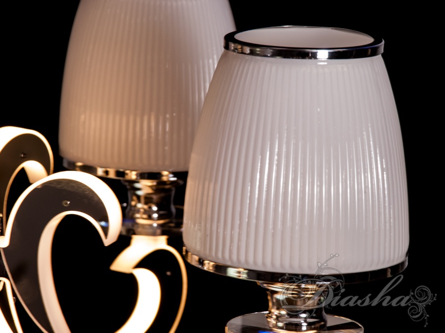 Класична кришталева люстра зі світними ріжками