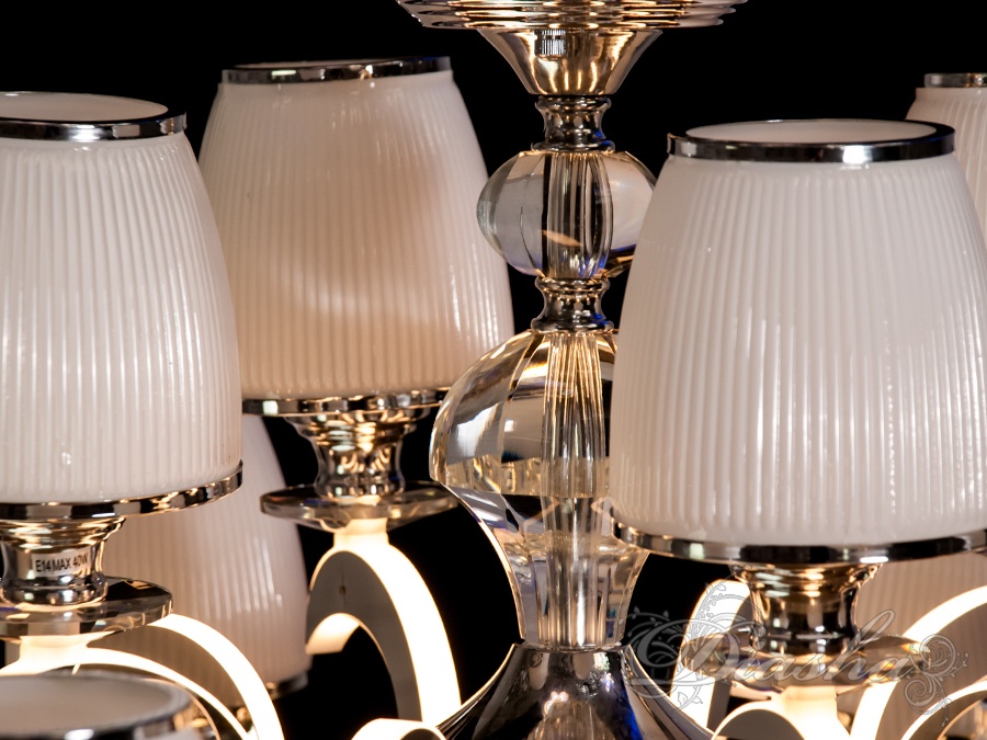 Класична кришталева люстра зі світними ріжками