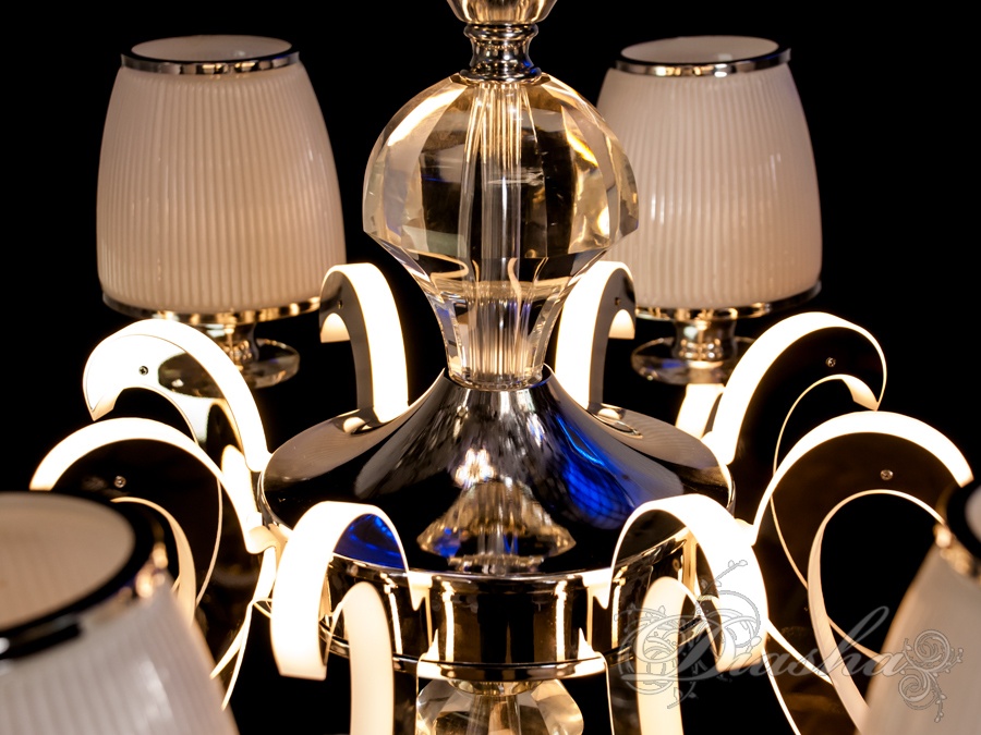Класична кришталева люстра зі світними ріжками