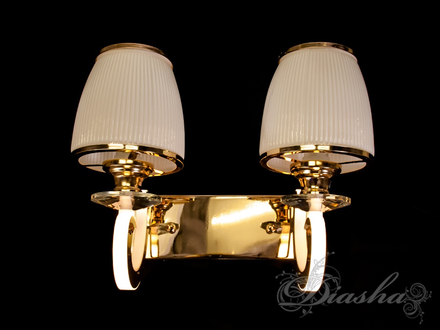 Традиційність, багатство, розкіш, вірність і фундаменталізм втілені в новому дизайні - вічної класики. І ще одна важлива деталь - в цьому бра можна використовувати будь-який тип ламп на патрон Е14. Це можуть бути і знайомі з дитинства лампи розжарювання, і компактні люмінесцентні лампи 