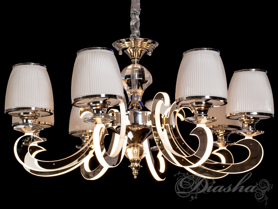 Так - подібної люстрою можна здивувати будь-якого. Така люстра стане яскравою і незабутньою частиною будь-якого інтер'єру - банкетного або концертного залу, вітальні або спальні, ресторану або готелю. Подивіться, як прикрашає її оксамитовий чохол. Втім, Ви самі зможете вирішити, як буде виглядати ця люстра в Вашому інтер'єрі: класично - з простим ланцюгом, або благородно - з ланцюгом в оксамитовому чохлі. І все це доповнене оригінальним підсвічуванням, що виливається з самої її серцевини.
Традиційність, багатство, розкіш, вірність і фундаменталізм втілені в новому дизайні - вічної класики. І ще одна важлива деталь - в цій люстрі можна використовувати будь-який тип ламп на патрон Е14. Це можуть бути і знайомі з дитинства лампи розжарювання, і компактні люмінесцентні лампи 