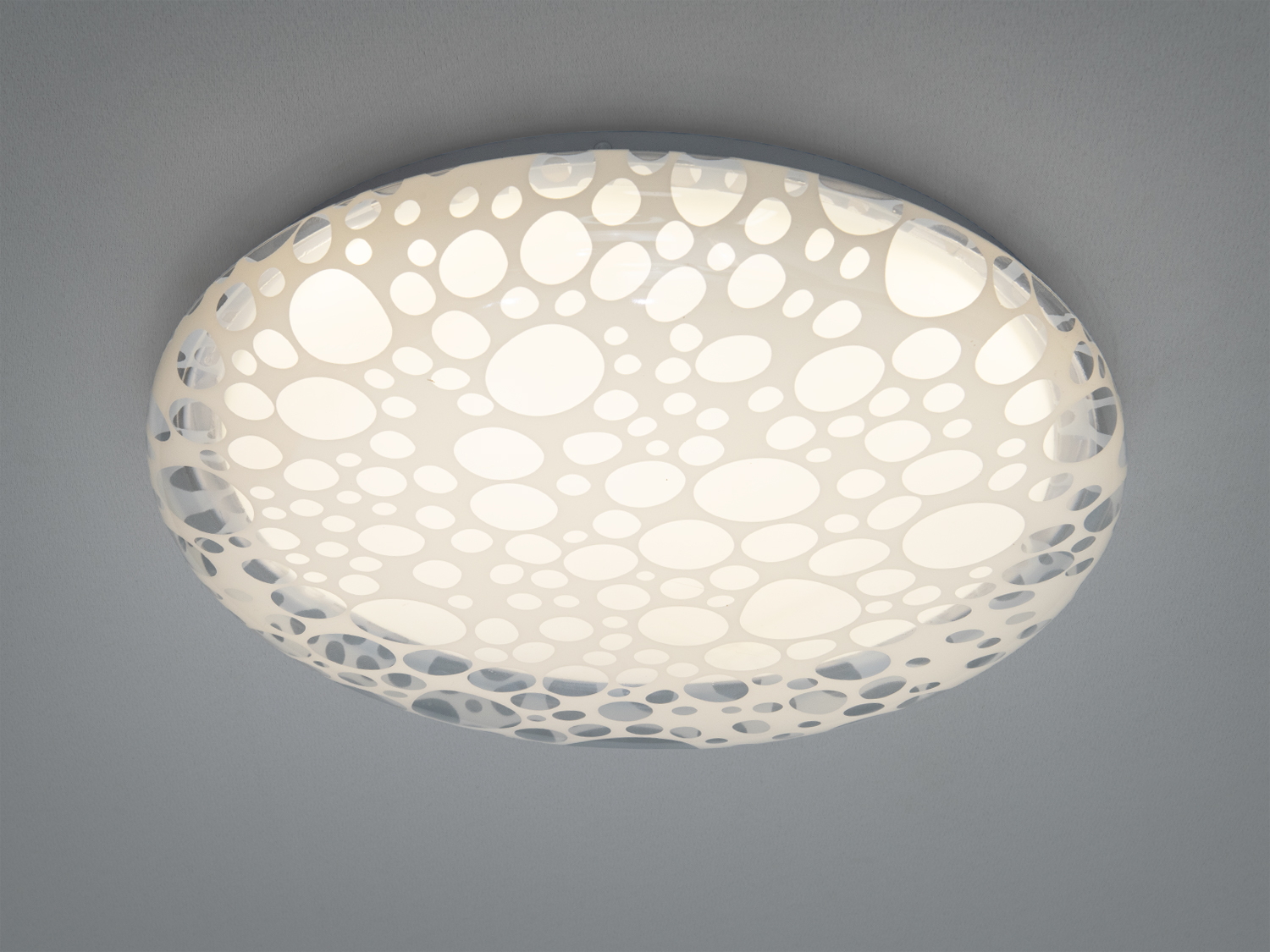 Біла кругла світлодіодна панель 46 Вт для кімнат до 8 м². Рівномірне м’яке світло, накладний монтаж, керування від стандартного вимикача без пульта.