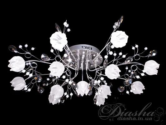 Дуже елегантно і бездоганно красиво виглядає представлена ​​тут галогенова люстра зі світлодіодним підсвічуванням. Цей чудовий букет додасть ще більше чарівності вітальні або спальні, прикрасить будь-який зал в готелі, ресторані, заміському особняку.
Тим більше, що світлодіодне підсвічування дарує спокійне і м'яке освітлення, обволікаючу Вас затишком і теплом. До речі, його можна використовувати для включення вночі - Ви все побачите, і не буде довгого звикання до яскравого світла. Адже світлодіоди, на відміну від інших типів освітлювальних приладів, не мерехтять, мають низьке тепловиділення, а значить пожежобезпечні і практично вся спожита енергія перетворюється в світло, а це, в свою чергу, - економічність. Світлодіодне підсвічування має наступні режими: перелив - плавний перехід синій-рожевий-червоний-рожевий-синій, зміна кольорів - синій, рожевий, червоний горять за вибором від 1 до 5 секунд, а також зупинений колір. Все управління світлодіодами проводиться за допомогою однієї кнопки на пульті.
Виконання металевих частин можливо в золотом і хромованому варіантах.
Дана люстра оснащена електронним трансформатором, пультовим керуванням, світлодіодним підсвічуванням, порежімним включенням.